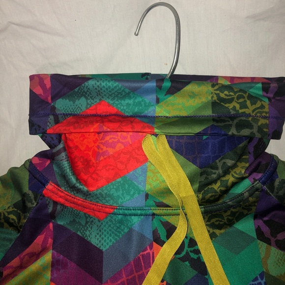 Neve Geometric Turtleneck polyester/spandex - Picture 3 of 4